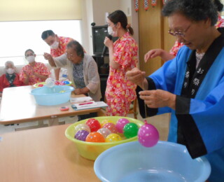 ヨーヨーつり等の夏の風物詩の催し物も開催しております。