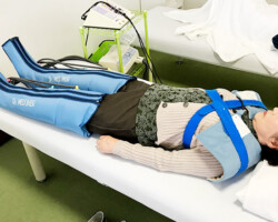 加圧と除圧を繰り返し、
下肢の血行促進や筋肉の疲れやこりをほぐし疲労回復を図ります。